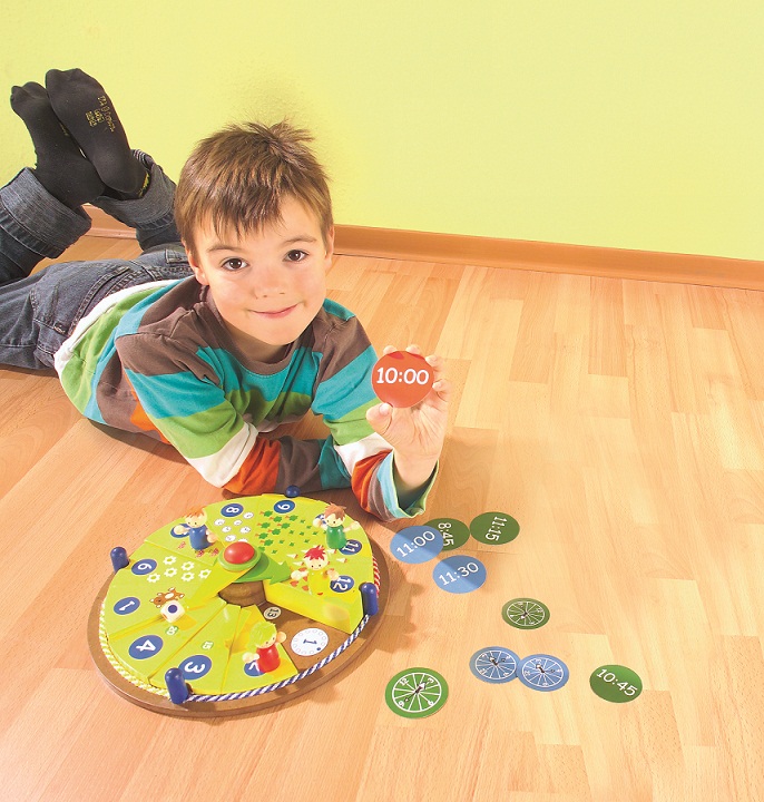 Playing and leaning clock                                   